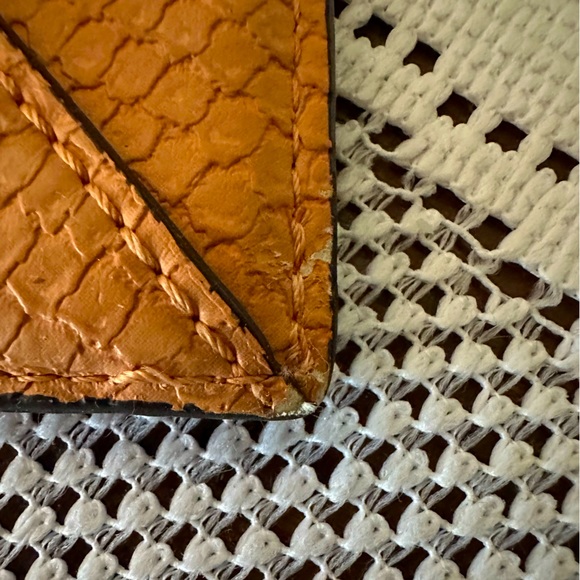 Guess clutch bag in very good condition. - Picture 5 of 6